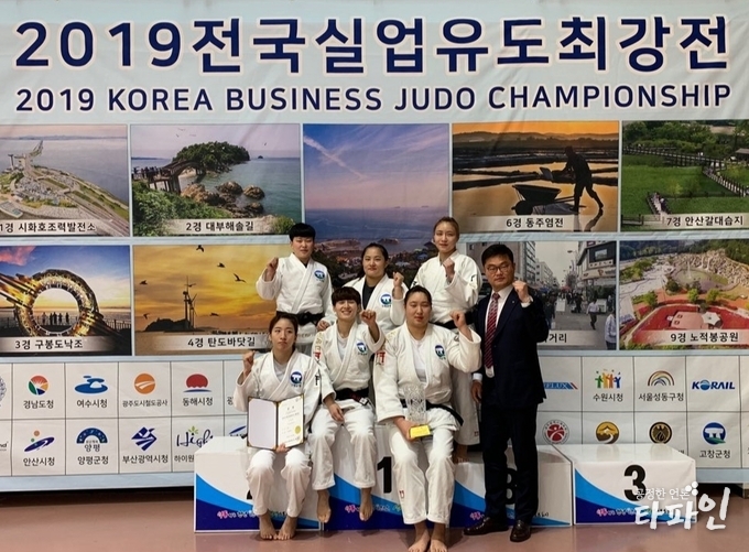 10일 전북 고창군에 따르면 고창군청 소속 여자 유도부가 ‘2019 전국 실업유도 최강전’에 참가해 개인전과 단체전에서 모두 메달을 따며 선전했다고 밝혔다./사진=전북 고창군