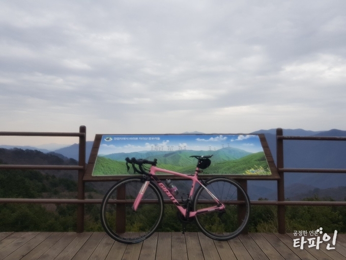 2019년 4월 17일 오전 전북 남원시 지리산국립공원 정령치. 이곳을 앞산 다니듯 50분 시간대에 오르는 남원 동신스캇팀원들./사진=최봉오 기자