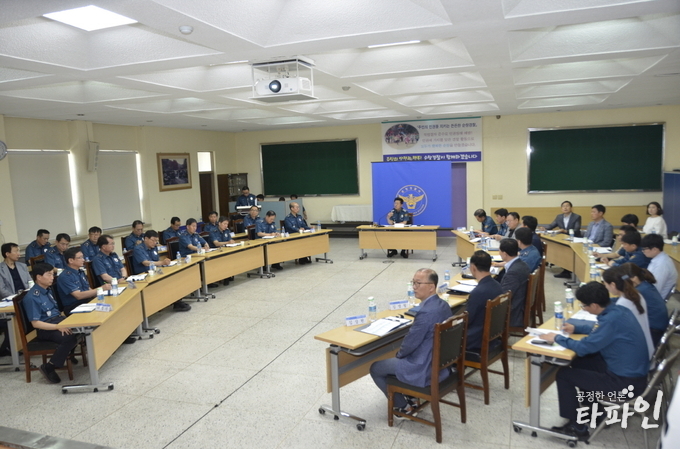 지난 22일 전북 순창경찰서는 기본에 충실한 신뢰받는 경찰을 만들기 위해 ‘2019년 치안종합성과 중간분석보고회’를 개최했다./사진=전북 순창경찰서