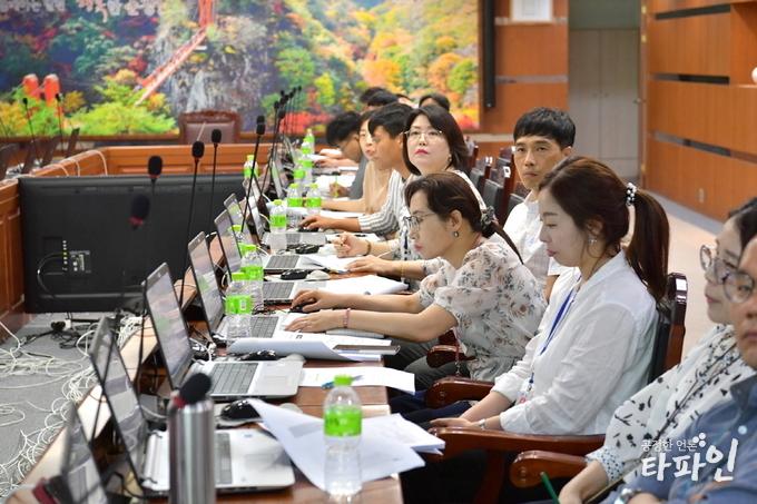 전북 순창군이 25일 군청 영상회의실에서 개인정보취급자 및 보안담당자 100여명을 대상으로 `개인정보보호 및 정보통신보안 교육`을 실시했다고 밝혔다./순창군