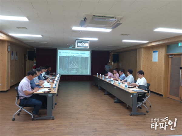 서부지방산림청은 지난 29일 '2019년 제2회 국유림경영관리자문위원회'를 전북 남원 소재 서부지방산림청 회의실에서 개최했다/서부지방산림청