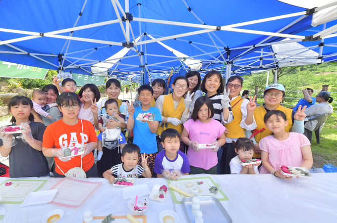 19일 전북 순창 적성슬로공동체위원회는 올해 2회째를 맞는 섬진강 슬로슬로 발효마을축제를 올해는 오프라인 대신 온라인으로 오는 20일과 21일 양일간 유튜브 채널인 슬로슬로tv를 통해 발효마을축제를 즐길 수 있다고 밝혔다.(순창군 제공)2020.11.19/타파인
