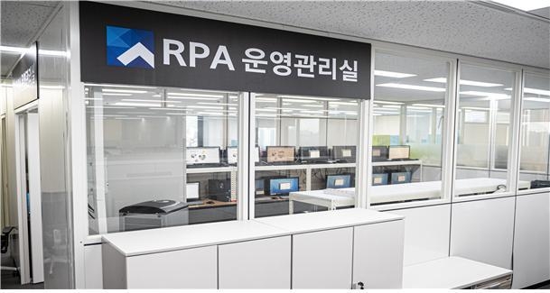 10일 JB금융그룹 전북은행에 따르면 직원들의 업무 경감과 대고객 서비스 향상을 위한 RPA업무 고도화를 은행권 최초로 확대 시행한다고 밝혔다.(전북은행 제공)2020.12.10/타파인