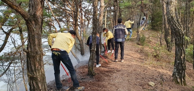 28일 전북 남원시에 따르면 산림자원을 보존하기 위해 오는 2월1일부터 5월15일까지 2021년도 봄철 산불방지 대책본부를 운영해 산불방지에 총력 대응할 계획이다고 밝혔다.(남원시 제공)2021.1.28/타파인