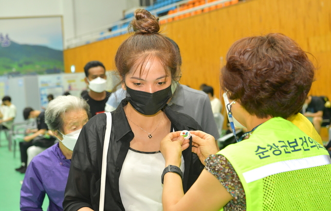 전북 순창군이 현재 일상 회복의 정부 목표 70%보다 높은 수치로 집단면역 확보 및 단계적 일상 회복의 전환을 위한 예방접종 목표율을 넘어섰다. /순창군 제공