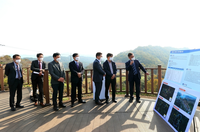 26일 전북 임실군은 전북연구원과 옥정호의 생태적 가치를 활용한 관광개발 사업에 대한 중·장기적 방안을 함께 모색하고, 집중적으로 논의하는 정책간담회를 가졌다고 밝혔다. /임실군 제공