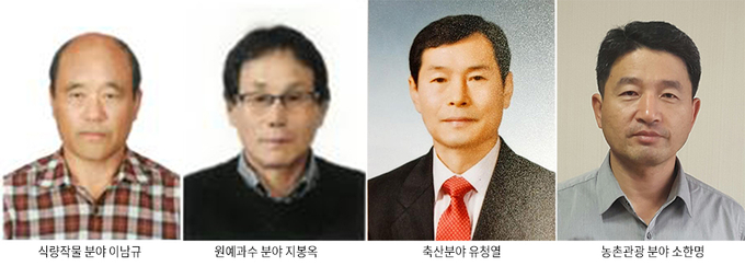 전북 남원시는 오는 11월11일 제26회 농업인의 날을 맞아 2021년 농업인대상 4개 분야 수상자를 선정했다. ▲식량작물 분야에 덕과면 이남규(왼쪽 첫번째), ▲원예과수 분야에 아영면 지봉옥(왼쪽에서 두번째), ▲축산 분야에 대산면 유청열(오른쪽 두번째), ▲농촌관광 분야에 농촌종합지원센터 사무국장 소한명(오른쪽 첫번째) 4명을 선정됐다.<br>