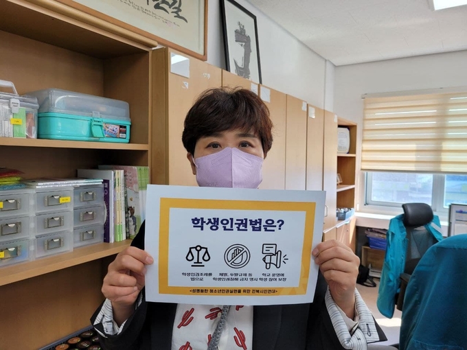 현장에서 인증샷과 피케팅 진행 모습. /전교조 제공