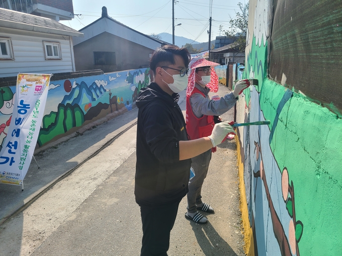 전북 남원시자원봉사센터(운영위원장 김진석)는 농림축산식품부가 주최하고 한국농어촌공사가 주관한 2021년 농촌재능나눔 일반단체 활동사업 공모사업에 선정돼 2000만원을 지원받는다. /남원시 제공