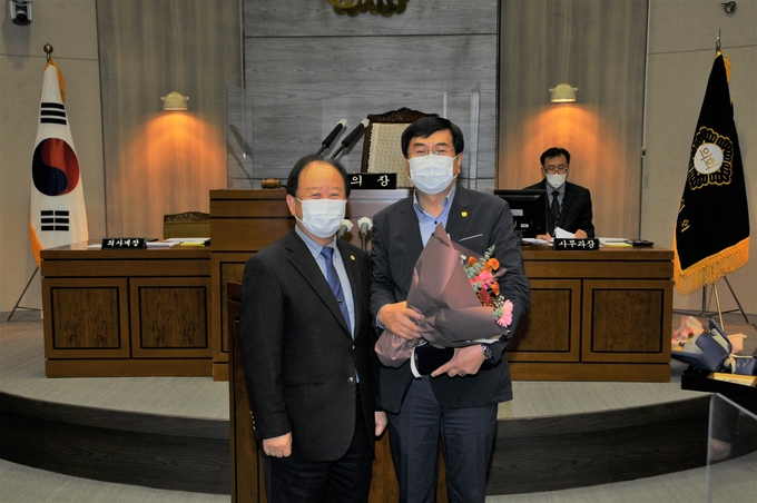 순창장류주식회사 정봉주 대표이사오른쪽) 순창군의회 제공