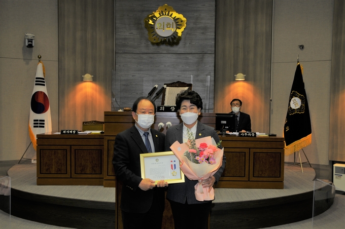 송준신 경제산업위원장(오른쪽) 순창군의회