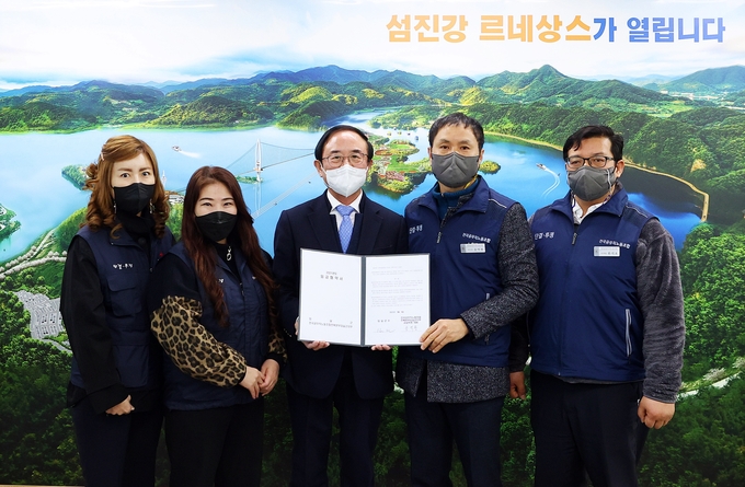 4일 전북 임실군과 전국 공무직노동조합 전북본부 임실군지부가 ‘임금 교섭 협약’을 체결했다고 밝혔다. /사진=임실군