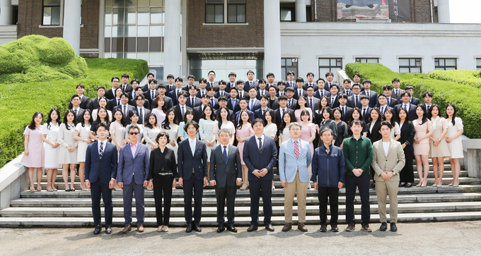 원광대 한의학과 2022년 졸업 예정자 단체 사진. /원광대 제공