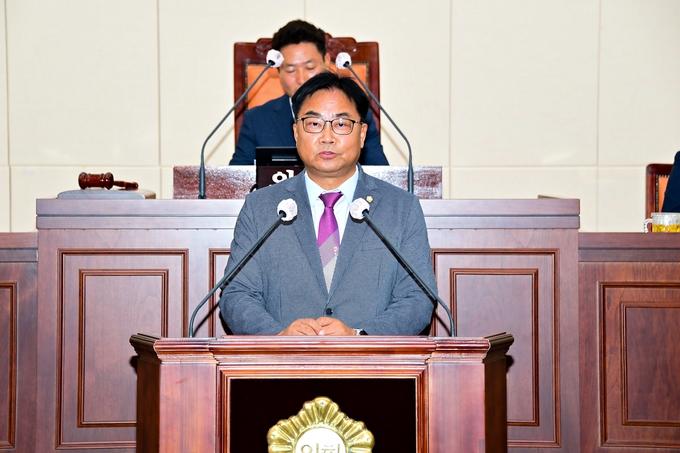 4선의 윤지홍 의원