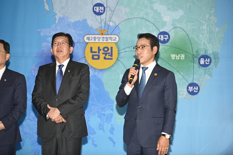 13일 제2중앙경찰학교 남원시 유치를 위한 대토론회 앞서 최경식 남원시장이 "영호남과 협심해 경찰 인재 양성의 중심지 제2중앙경찰학교 남원유치 성사에 최선을 다하겠다”고 의지를 밝히고 있다. /김진주 기자