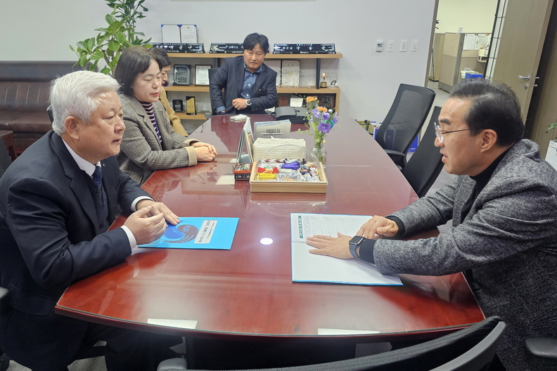 △국제태권도사관학교(총사업비 450억 원), △법무부 외국인출국지원센터 신축(총사업비 452억 원), △무주군 폐기물매립시설 확장 사업비(3단계_총사업비 43억 원) 반영을 건의 (사진=무주군)