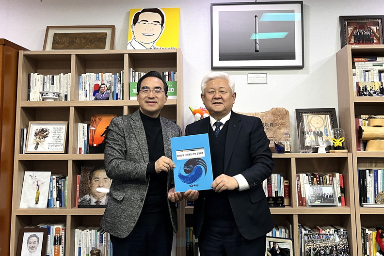 황인홍 무주군수 국회 방문 국가예산확보 주력, 국회재정위원회 박홍근 의원실 (사진=무주군)