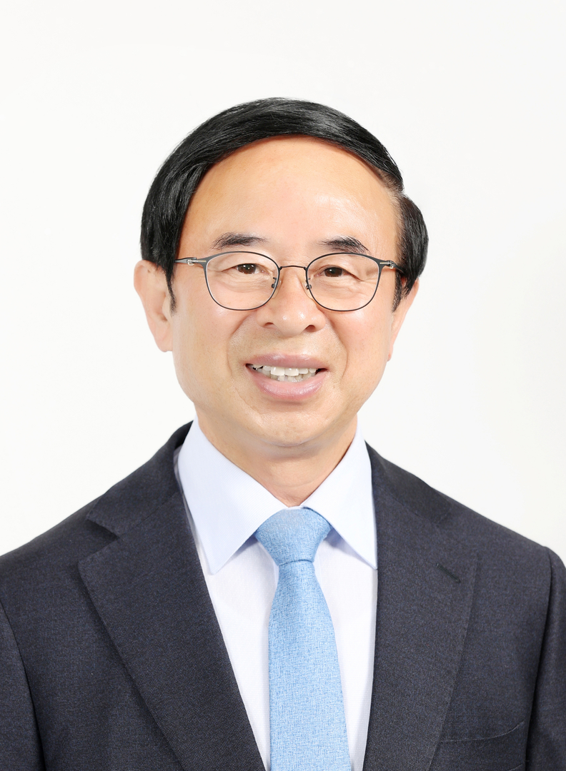 심 민 군수
