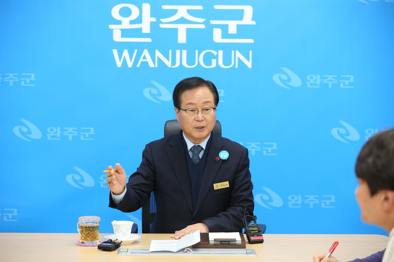 18일 유희태 완주군수가 완주-전주 통합과 관련해 탄핵정국 속 일방적인 통합 추진은 주민 갈등을 격화시킬 수 있다는 입장을 밝혔다.