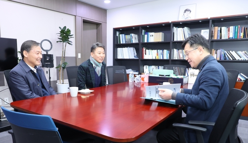 전춘성 진안군수, 지역 현안 해결 위한 국회 안호영 의원실 방문 (사진=진안군)