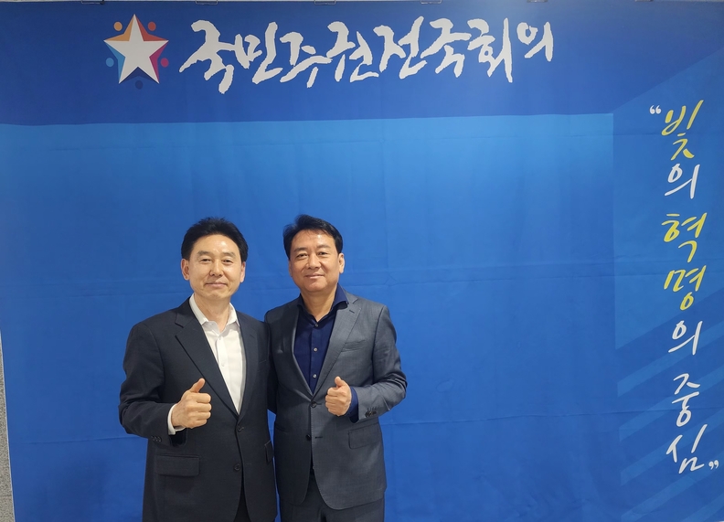  윤영한 송파구 부위원장, 이광재 전 강원도지사 <br>
