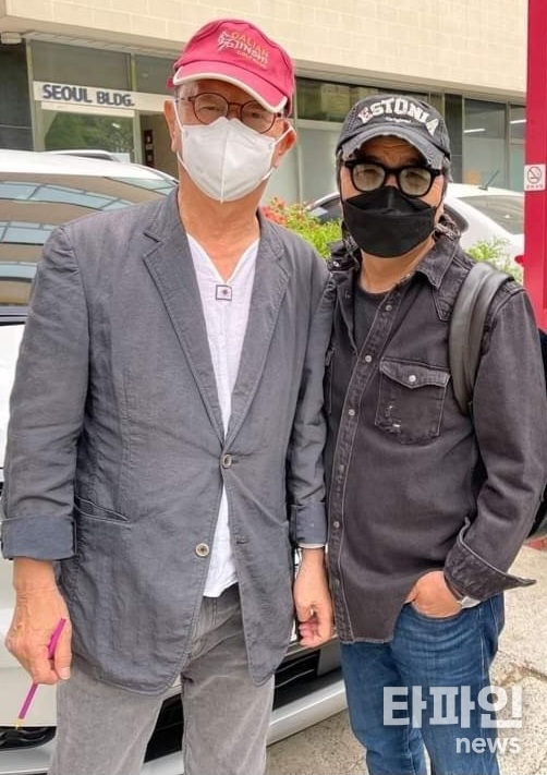 <strong>고(故) 전유성 씨와 가수임지훈 씨.(출처=이동기 대표)</strong>