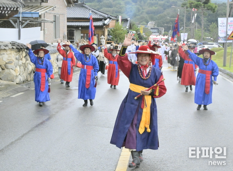 19일 제20회 순창장류축제 ‘순창고추장 임금님 진상행렬’에 참여한 최영일 순창군수. (출처=순창군)
