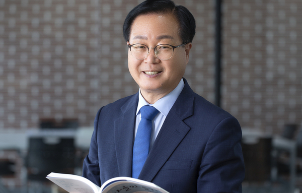 신간 “도전은 멈추지 않는다”…유희태 완주군수, 8번째 저서 『5전6기 만경강을 만나다 II』 출간